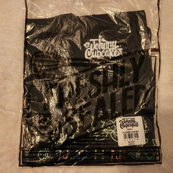 SALE! Johnny Cupcakes Woman's Small Flower Cakes Tee - Picture 1 of 2